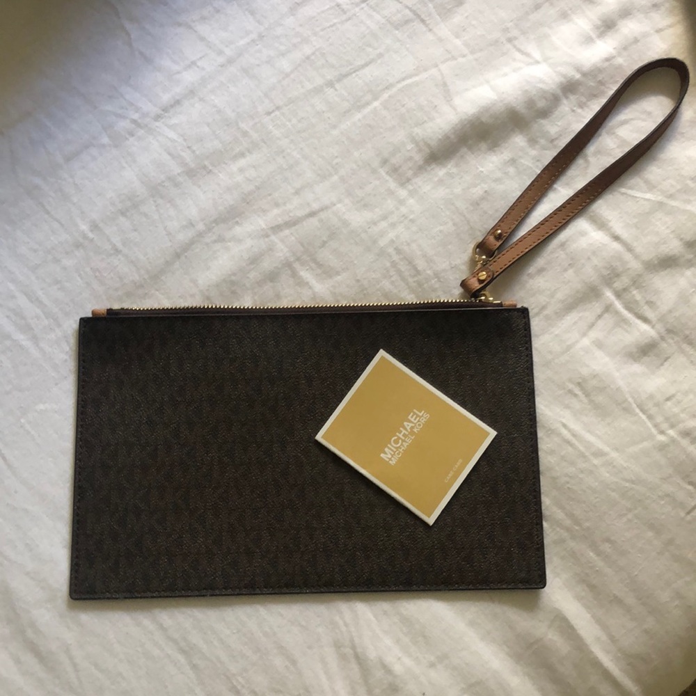Michael kors wristlet